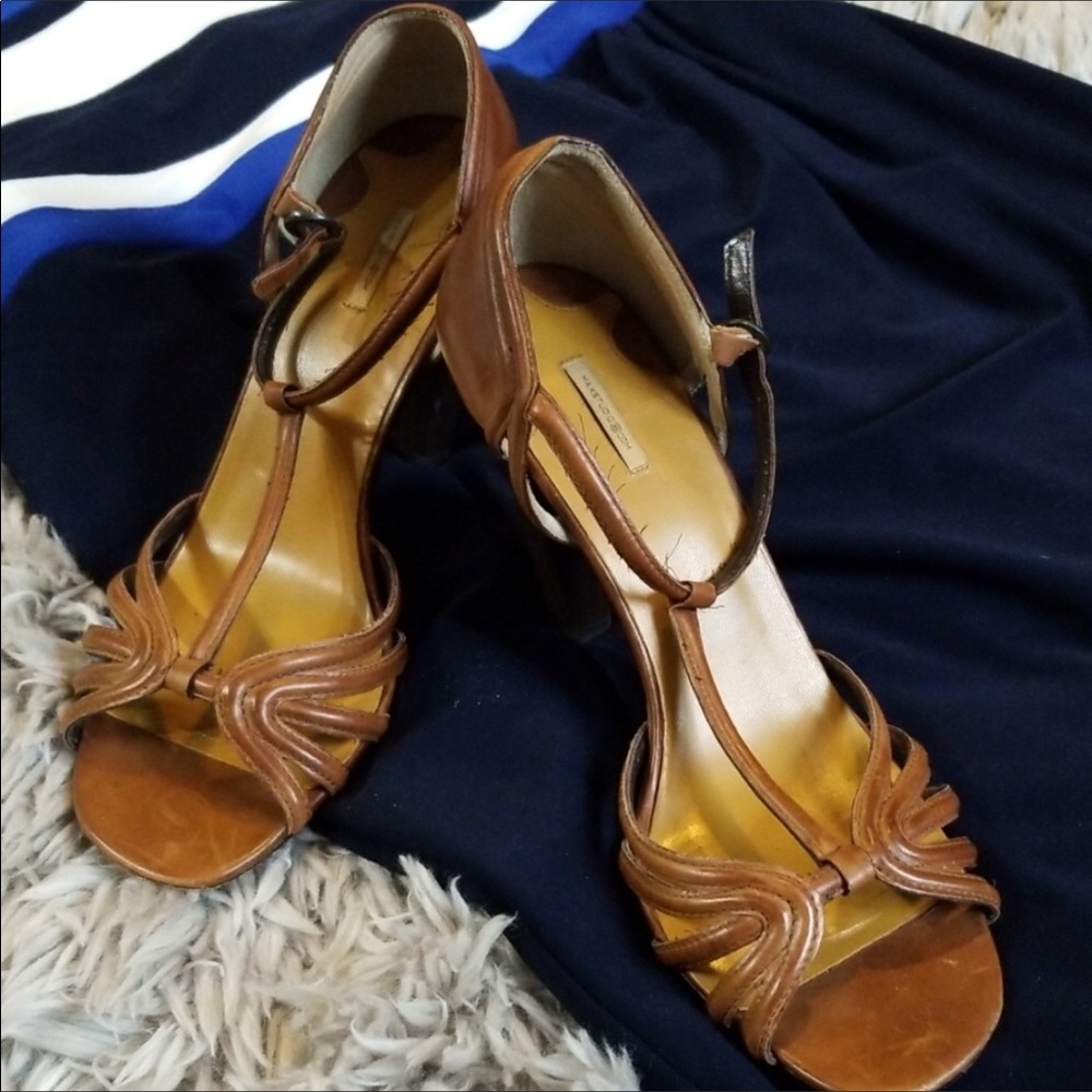 Max Studio Leather Open Toe T-Strap Pumps 9